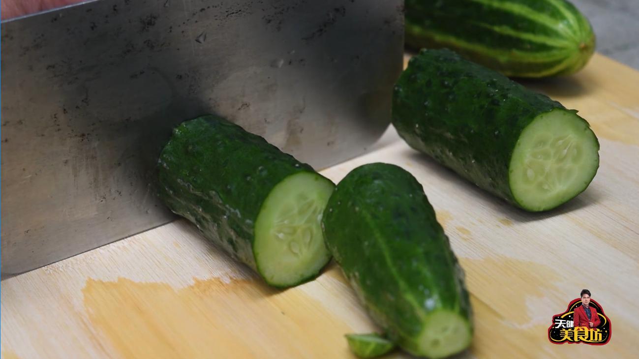 凉拌黄瓜最好吃的做法，简单美味又脆爽，看看你喜欢吃不？