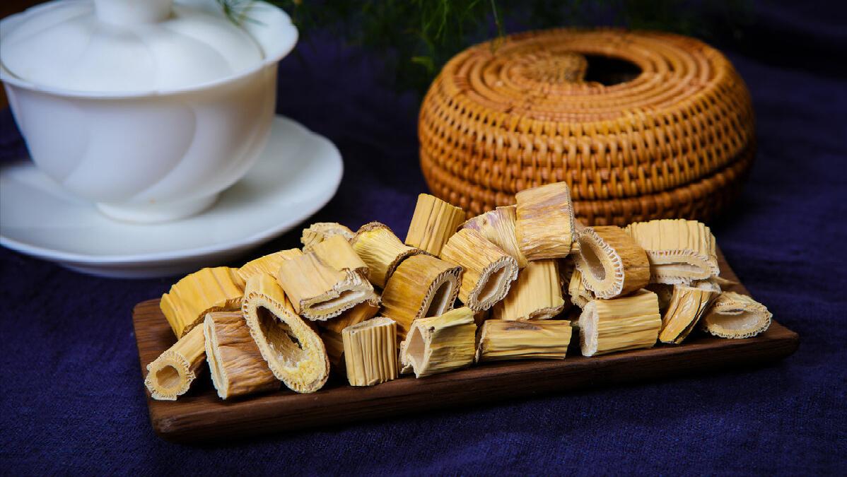 皮肤变白亮的化妆品推荐,什么化妆品可以去黄美白