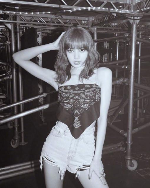 贾斯汀比伯lisa同台,比伯贾斯丁关注lisa