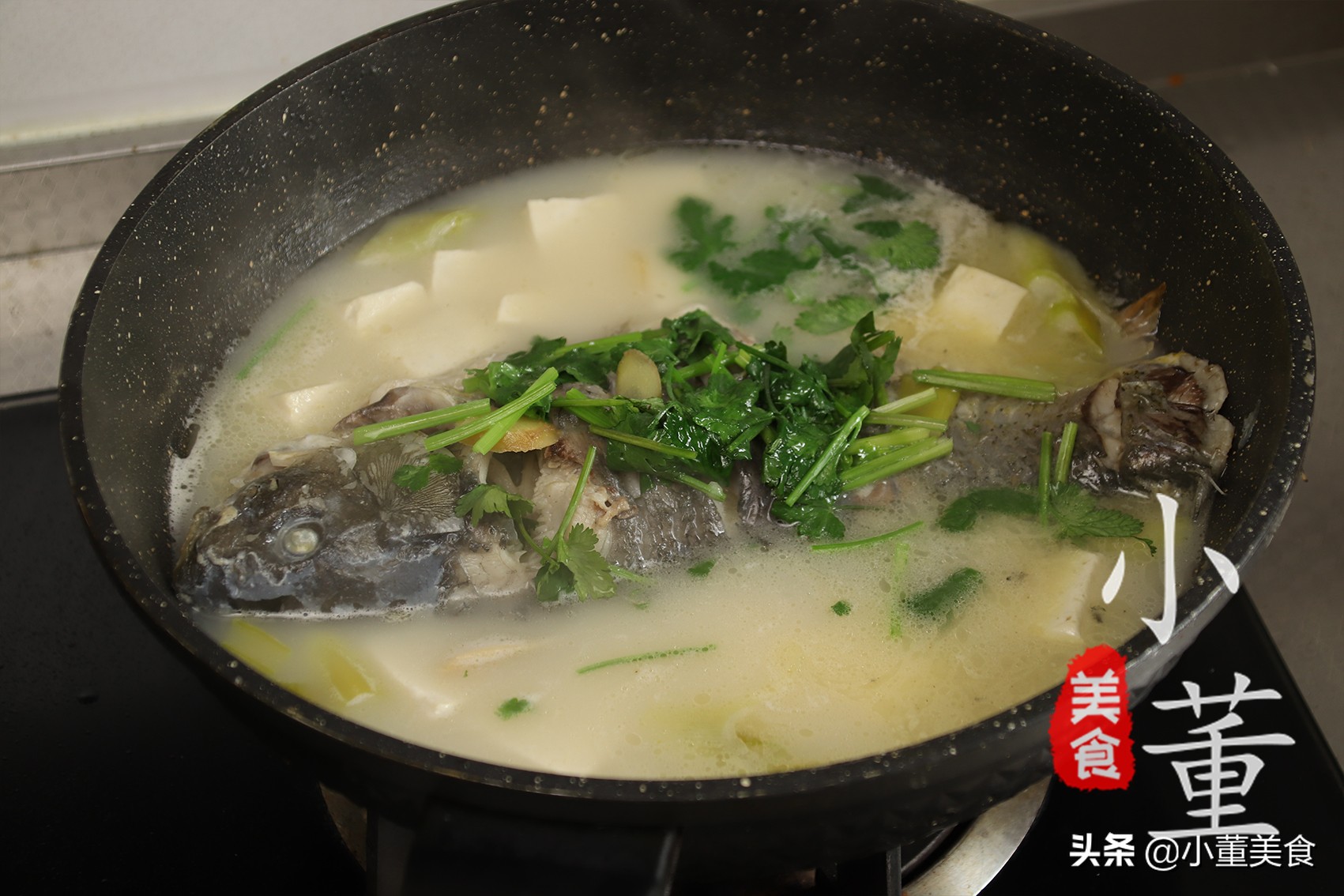 炖鱼汤冷水下锅还是热水下锅,鱼汤怎么熬汤才好喝