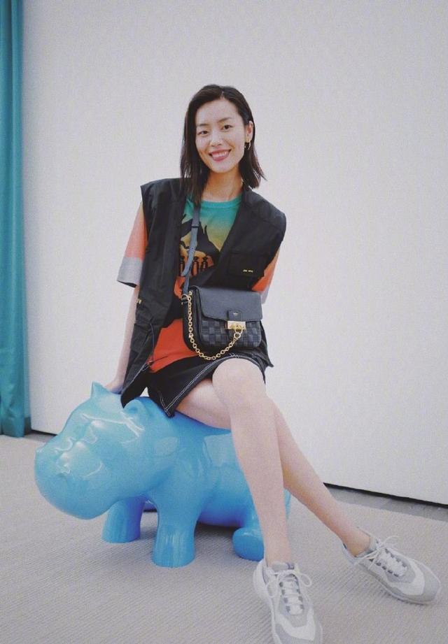 轻熟风休闲外套穿搭女高级感,马甲外套穿搭小香风