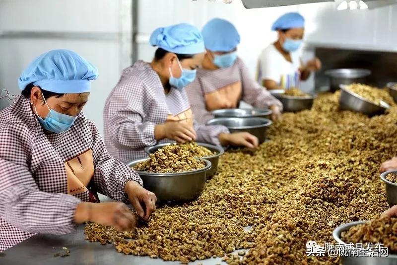 我叫成县，这是我2019年的自拍照