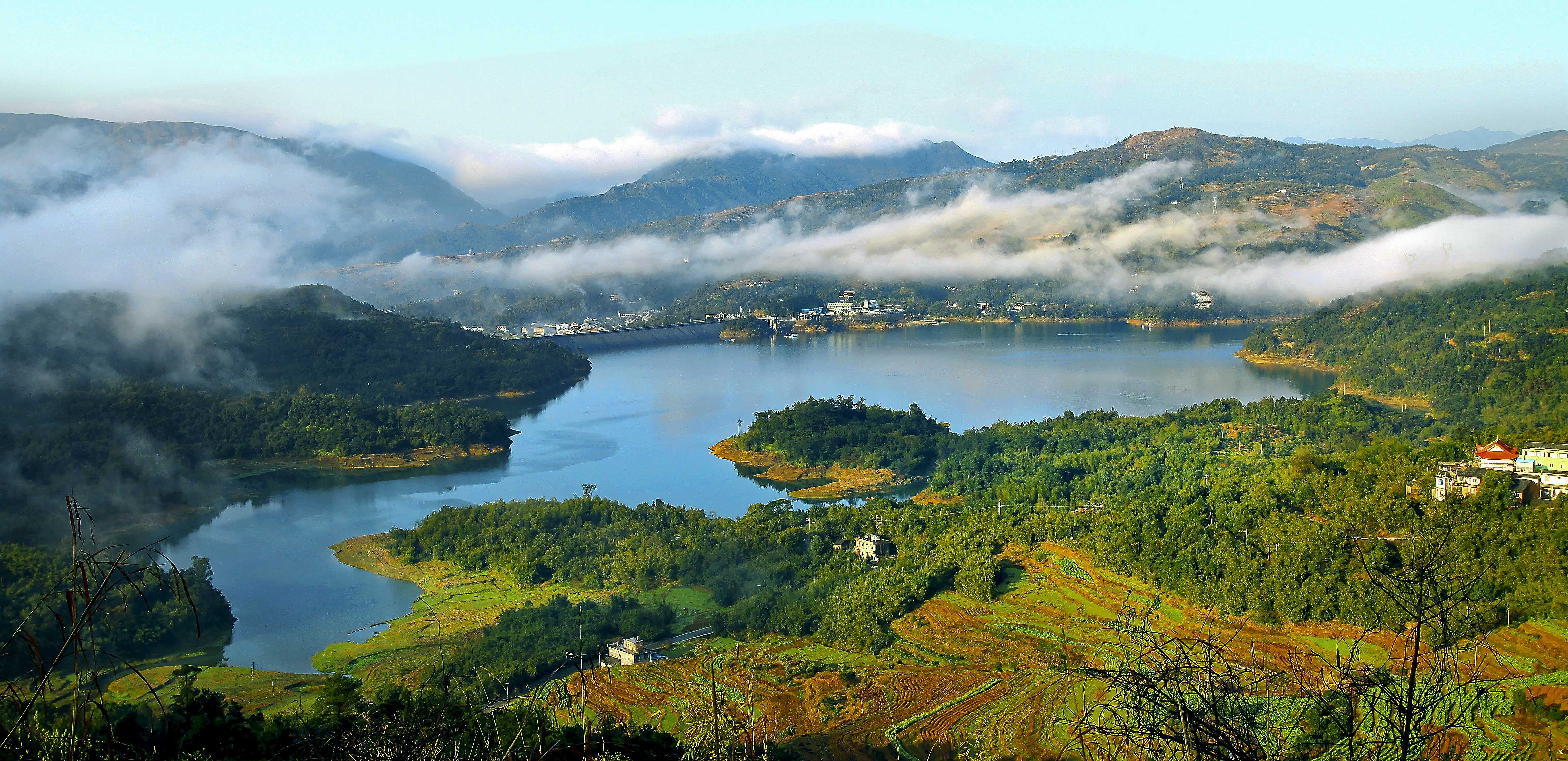 天天去旅行的人经济来源,总在旅行的人怎么挣钱