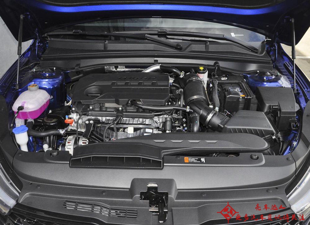 起亚k52021款380tgt-line焕新版内饰,11万公里的起亚k5还值得买吗