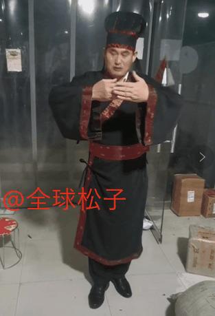 大衣哥被赶下舞台,大衣哥被直播回放完整版