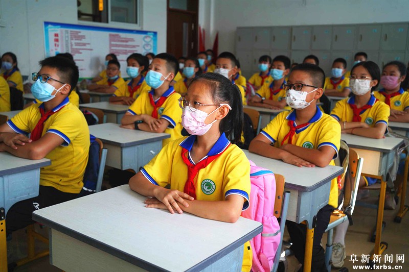 县各中小学迎来开学第一天,各地区中小学校开学时间