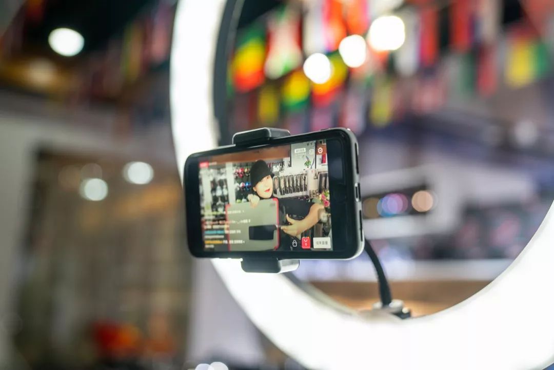 日本关注中国光刻胶突破,近日日本媒体对中国的看法