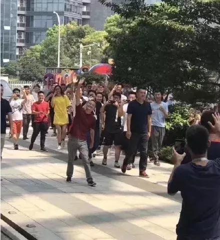 “马老师”上岗了!马云卸任阿里董事局主席,明天起他要做这些事