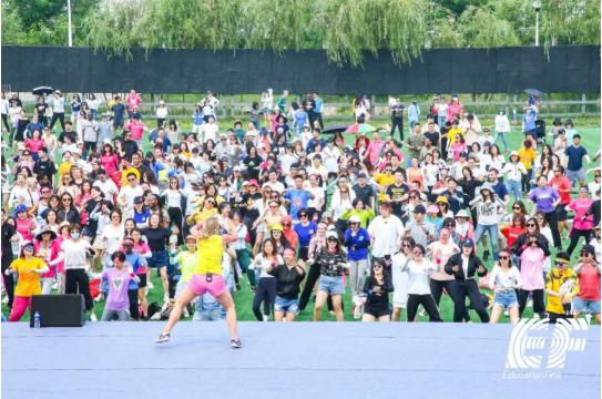 这家公司又又又又又搞Party啦