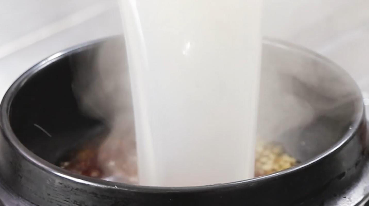 正宗的酸辣粉配方制作视频,酸辣粉的做法大全视频播放