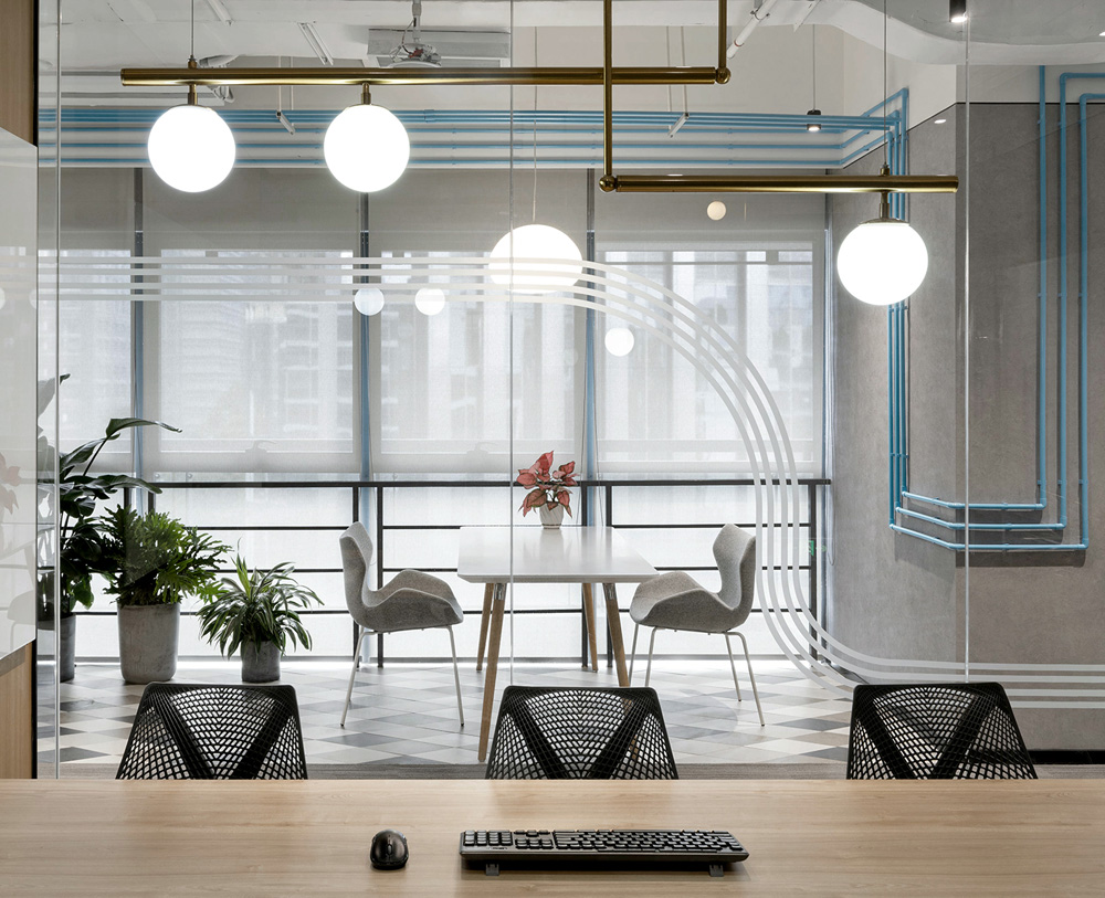 高级工业风尚游游戏深圳办公设计欣赏