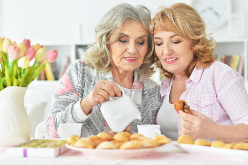 老年人吃什么食品更能补充蛋白质,老年人要补充蛋白质吃什么好