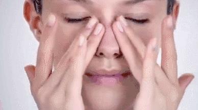 学会3个去皱小技巧，再也不怕鱼尾纹，25岁后也可以肆意大笑了