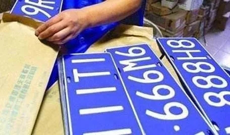 摩托车过户给别人要什么手续,车直接过户给朋友怎样办理流程