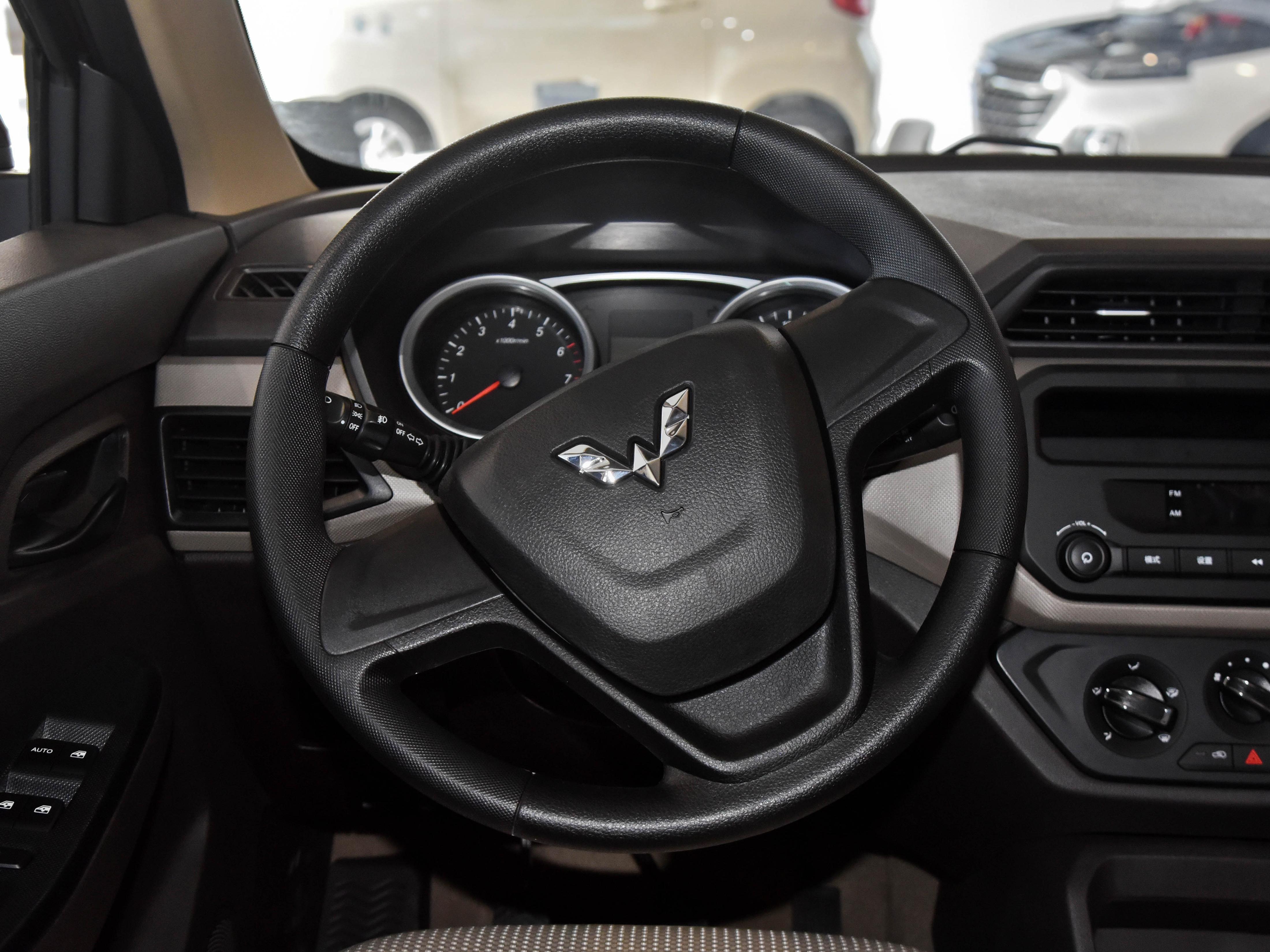 空间油耗兼顾家用车,五菱宏光mini养护费用