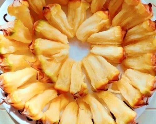 菠萝怎么不用削皮切开就能吃,菠萝怎么切不用去皮就可以吃