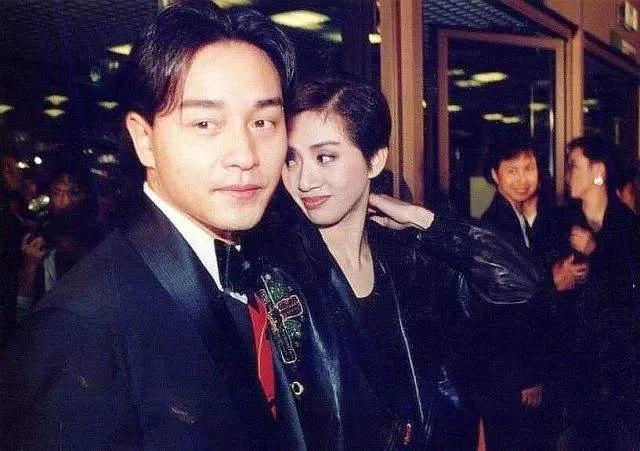 KTV想一鸣惊人又不想被合唱？跟这几个技巧学粤语歌