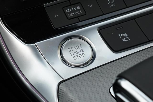 奥迪a7翠绿,上一代奥迪a7街拍