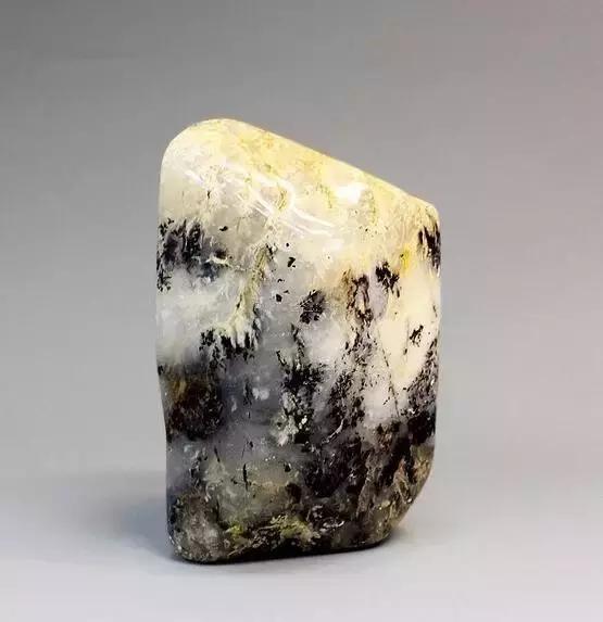 捡到这些石头不要扔真的很值钱,哪些石头价值连城千万别扔