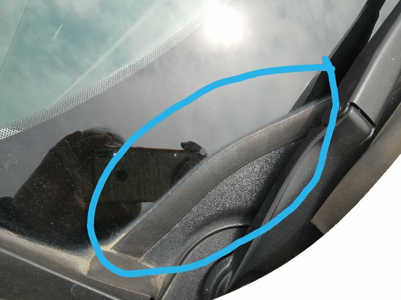 怎么解决福克斯发动机漏水,12款福克斯发动机舱漏水怎么解决