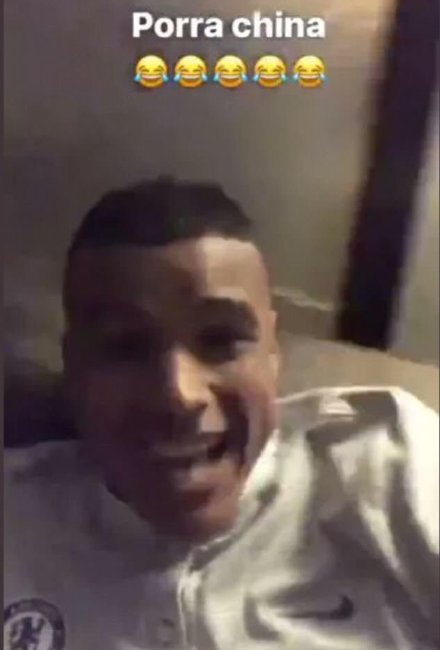 无耻！辱华球员肯尼迪恶意推搡武磊，其社交媒体遭*攻围**已关闭评论