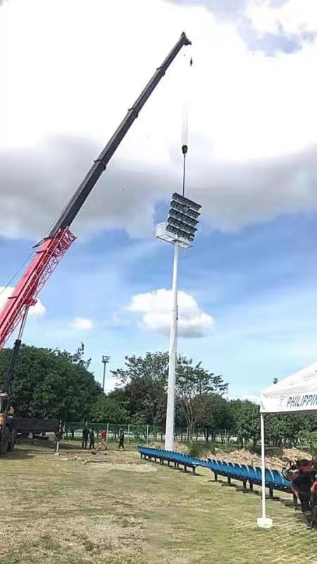 15米高的足球场灯怎么安装,15米高装多少瓦的路灯