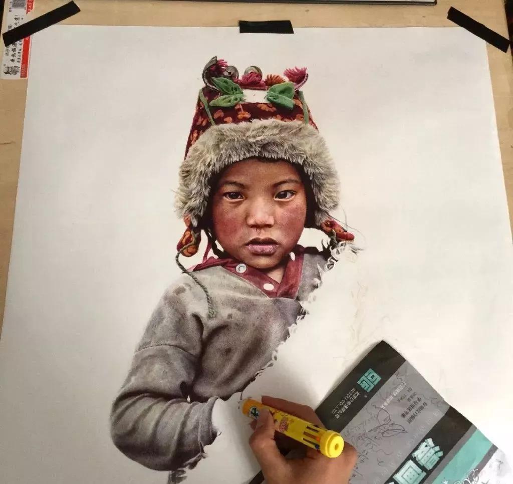 90后小伙用笔画画,九零后小伙靠画肖像漫画走红网络