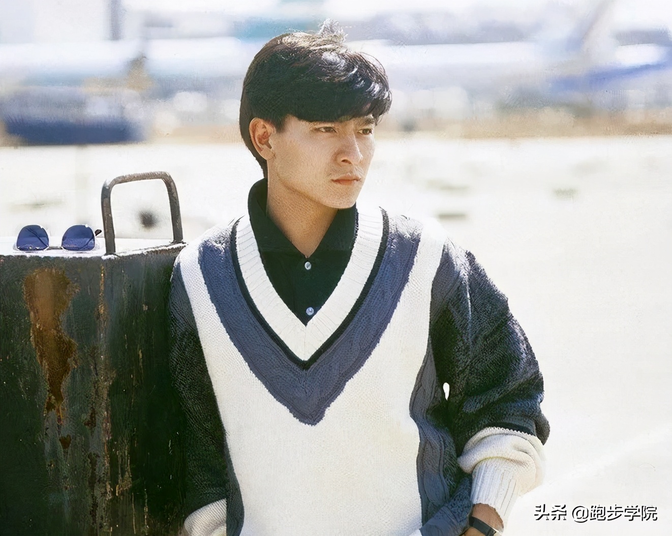 刘德华42岁颜值巅峰,刘德华60岁身材