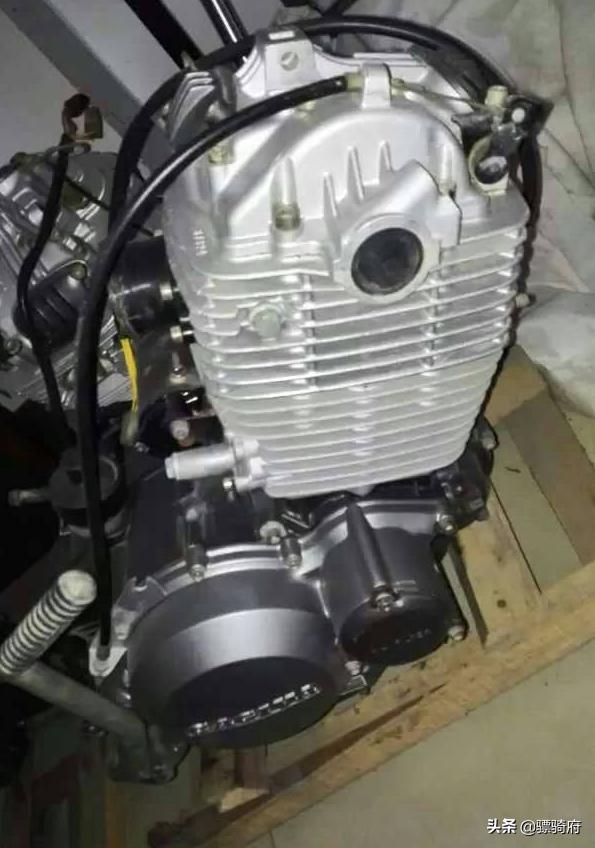 铃木gz250太子最新款,杰迪gz250太子摩托100公里油耗