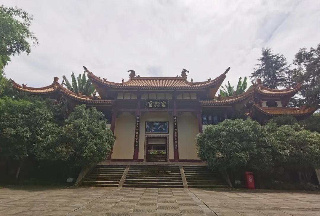 登上富乐山山顶看绵阳美景,登高赏菊富乐山