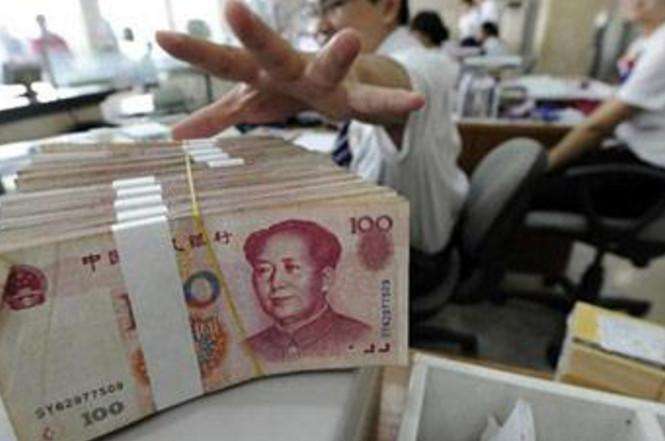 在银行取钱被抢劫银行赔吗,储户在银行内现金被抢银行负责吗