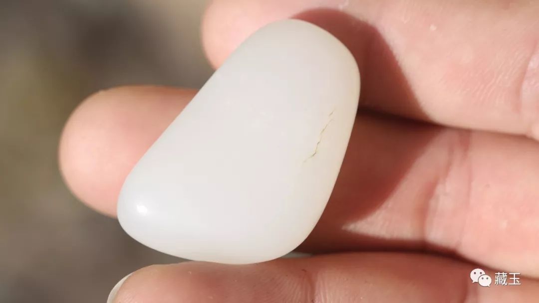 和田玉光白籽料特点,和田玉颜色白的好吗