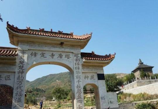 中国唯一的琉璃宝塔飞虹塔,中国现存最古老的琉璃塔