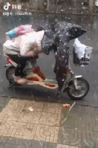 2019暖心故事:生活再苦,人间值得