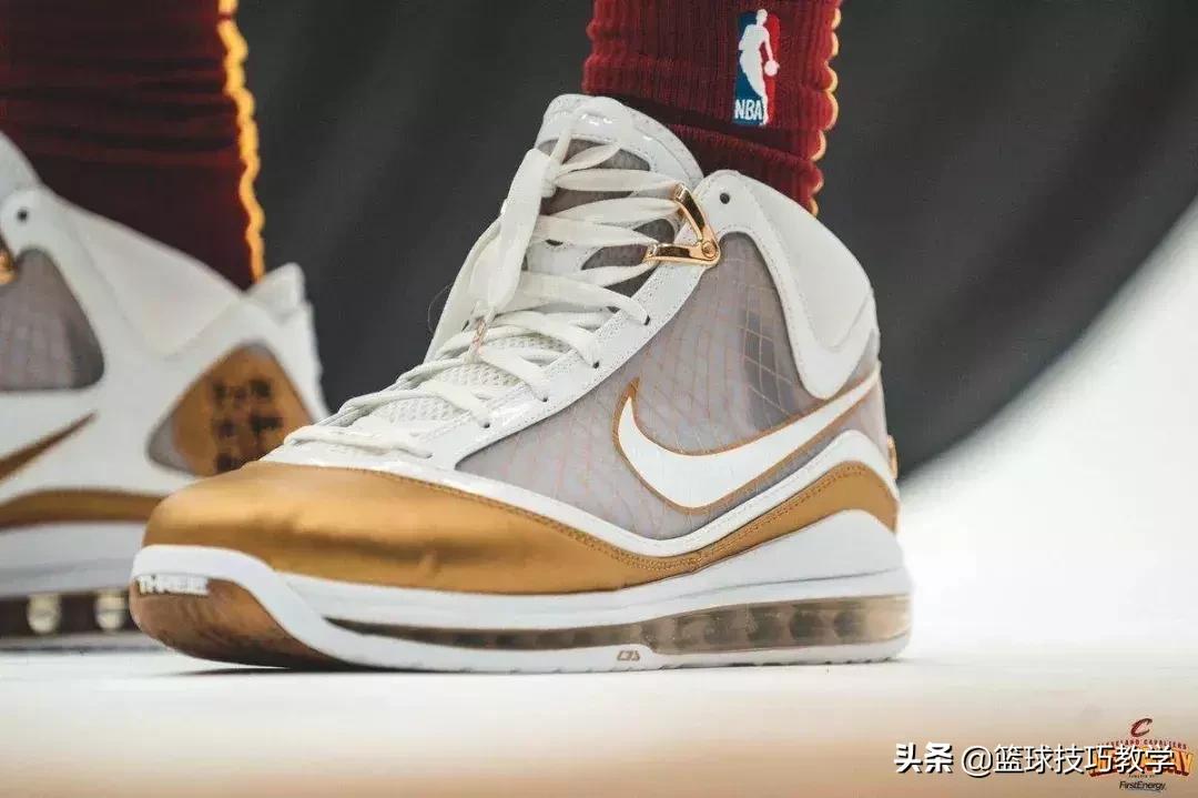 锡安首秀球鞋,锡安威廉姆斯球鞋动图