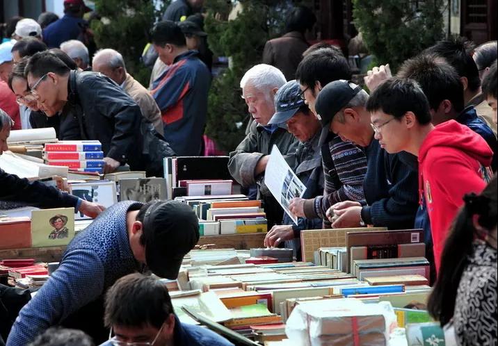 为什么摆摊卖书特别便宜,摆摊卖书在哪里摆摊合适