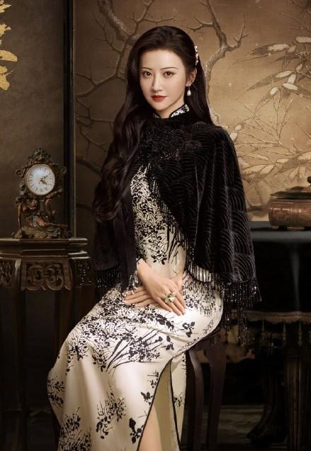 大佬力捧多年没火，“人间富贵花”如今居然凭借几套衣服出圈了？