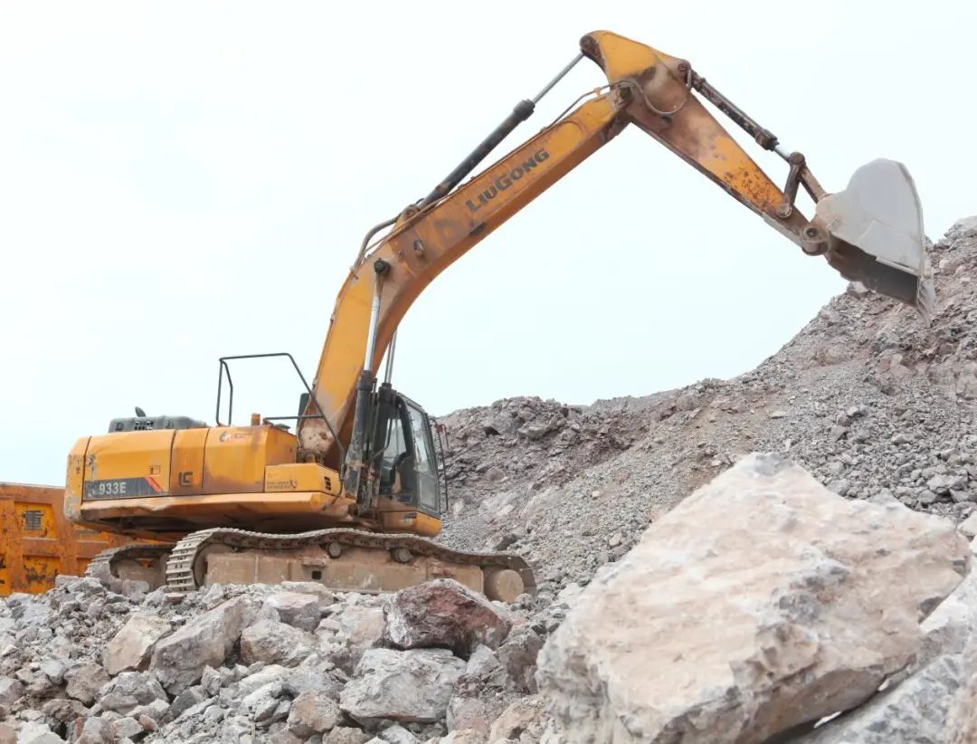 柳工20吨矿山版挖掘机,柳工700矿山挖掘机