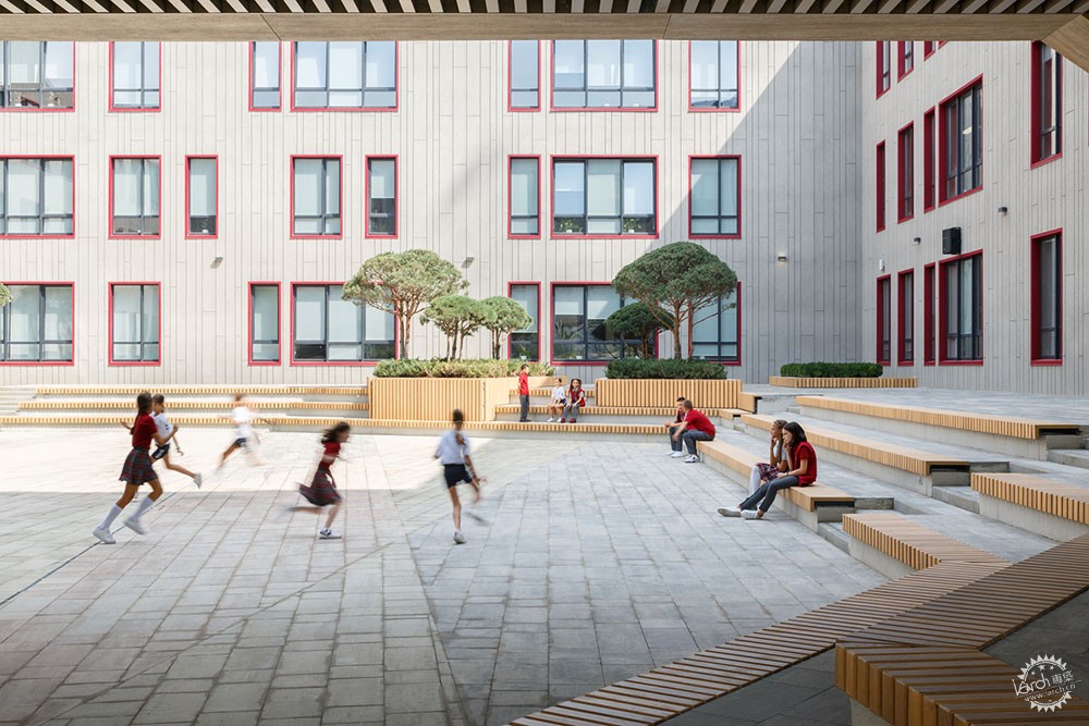 斑斓世界中的一抹白——基辅GymnasiumА+学校