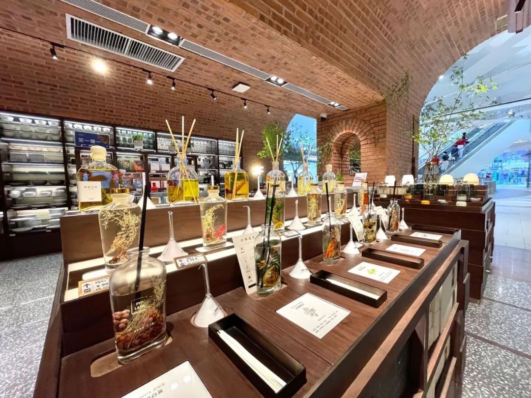 以烘焙出圈的家居集合店？实探「代字行家居」上海首店