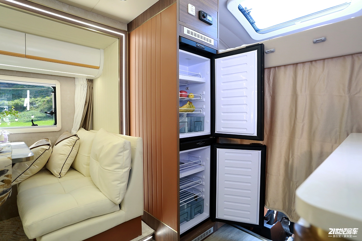 上汽大通maxusv90别墅版房车,大通原厂v90c型房车2021旗舰款