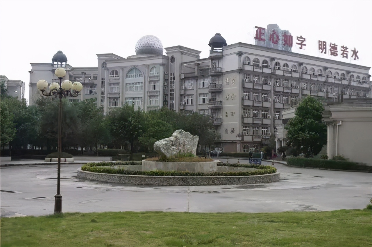 重庆哪所学校环境最好,重庆环境最差的学校