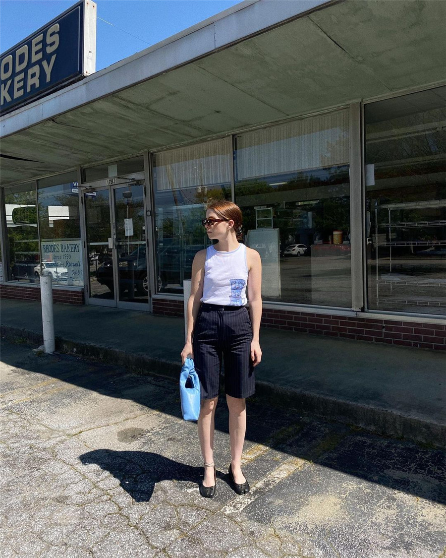 夏天的牛仔短裤照样能清爽又时髦,夏日必备短裤推荐女款图片