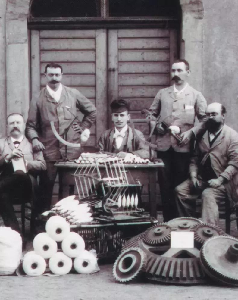 一件针织衫要六位数?能穿它的人不仅真壕还低调!