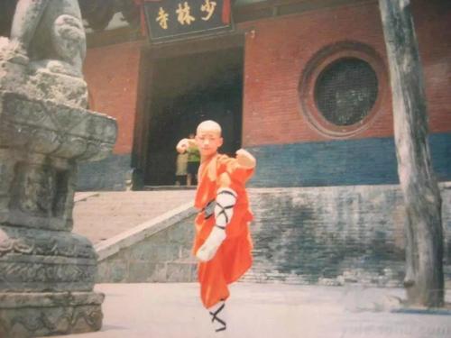 撤侨令下”傻根”王宝强突然不傻了,董卿恐将面对“骨肉分离”