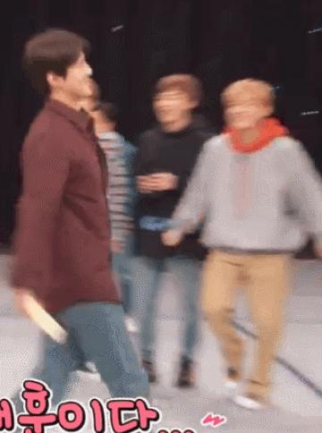 吴世勋对都暻秀撒娇,吴世勋ins里的金俊勉