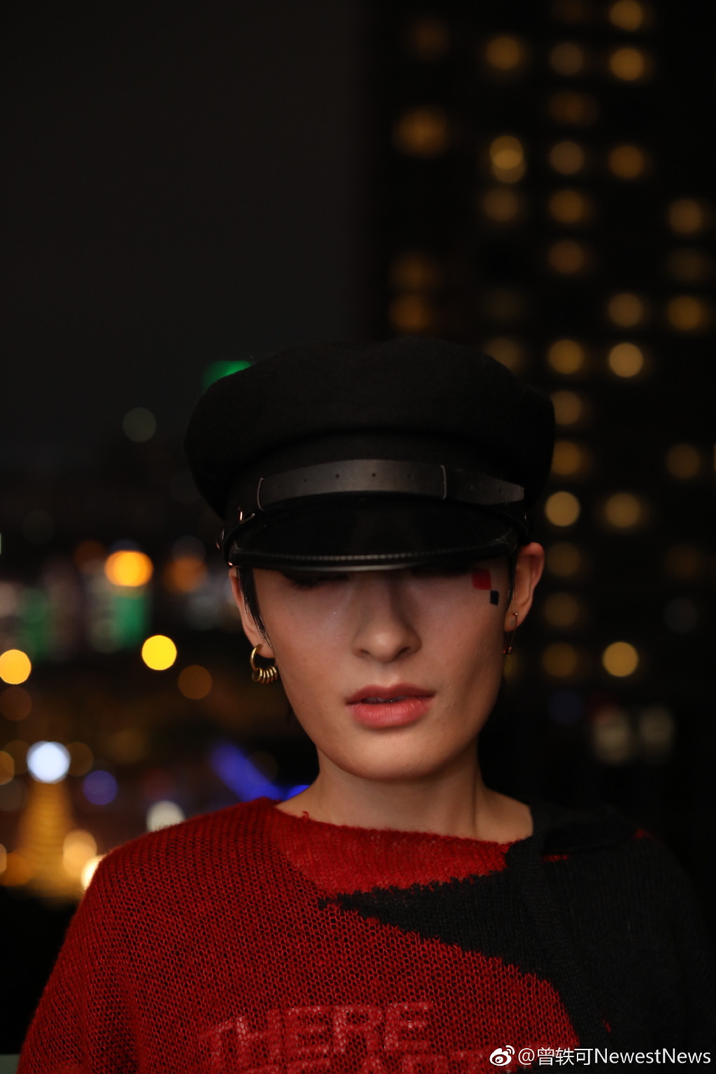 曾轶可安检时耍大牌事件是真的吗,曾轶可晒工作人员证件照