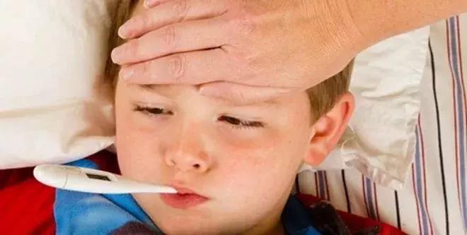 五种退烧按摩手法儿童,物理降温按摩最快最有效方法小孩