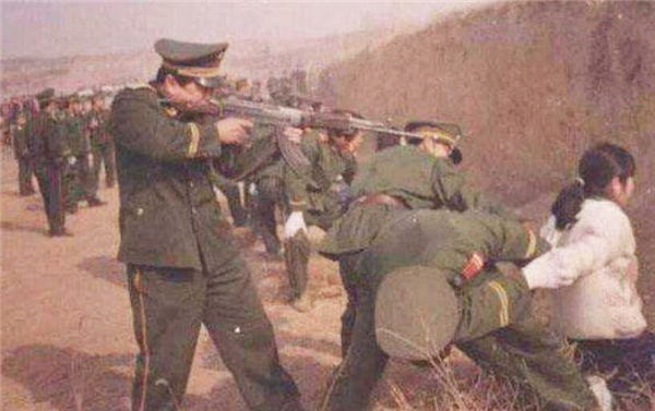 死刑缓期两年执行是什么意思啊,死刑缓期两年执行意味着什么