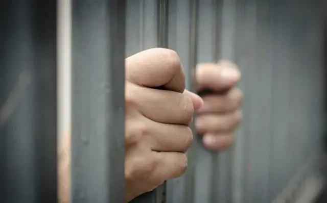 打架没人报警但是让警察抓了,打架被警察抓